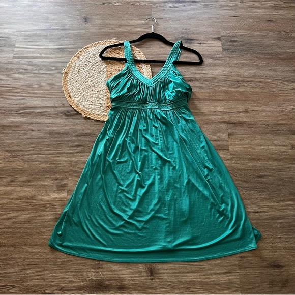 BCBGMaxAzria Dresses & Skirts - BCBGMAXAZRIA Emerald Green Mini Dress